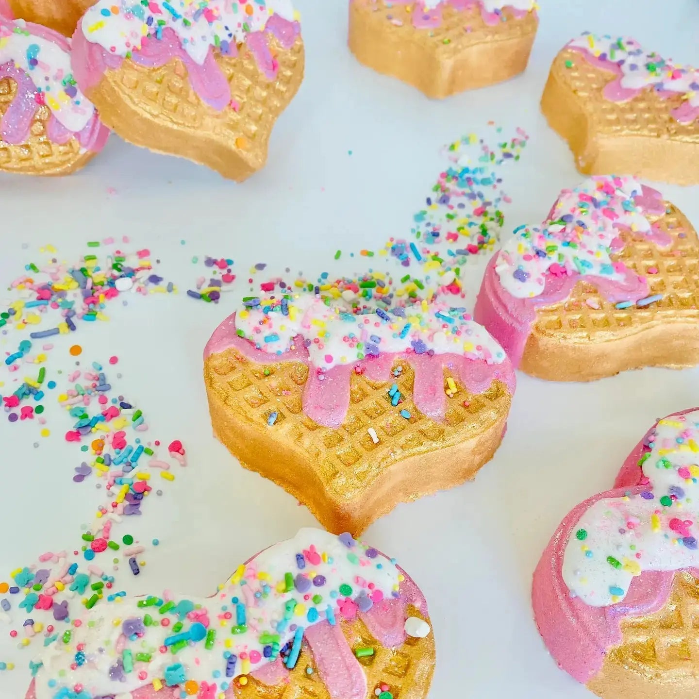 Ice Cream Cone Heart Bath Bomb, Bubble Gum Scented Bath Bomb store 1