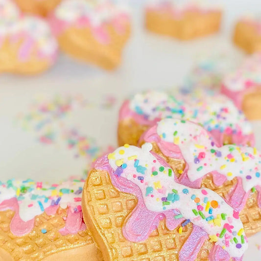 Ice Cream Cone Heart Bath Bomb, Bubble Gum Scented Bath Bomb store 1